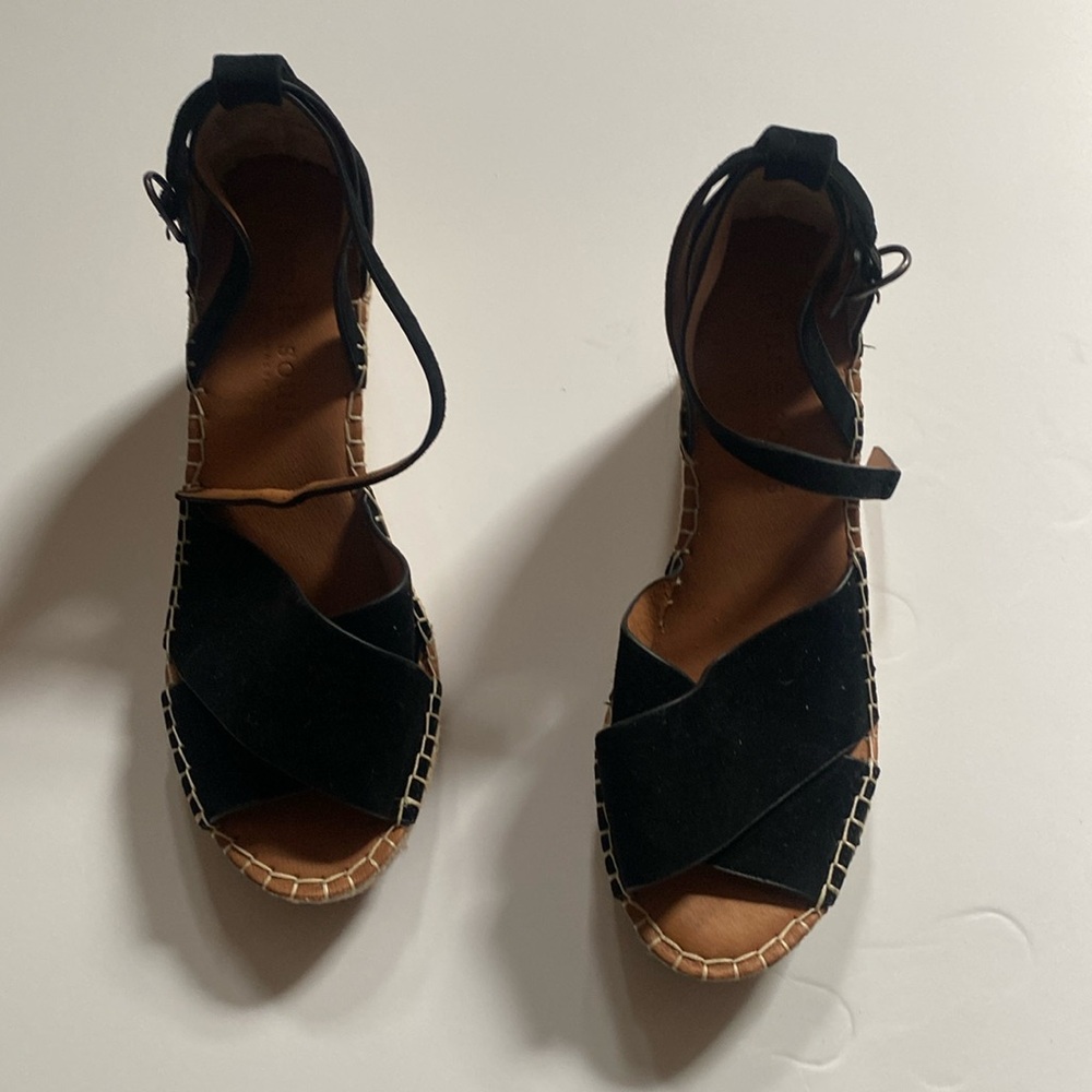 Kenneth Cole Sandals.‎ Charlie X band buckle.